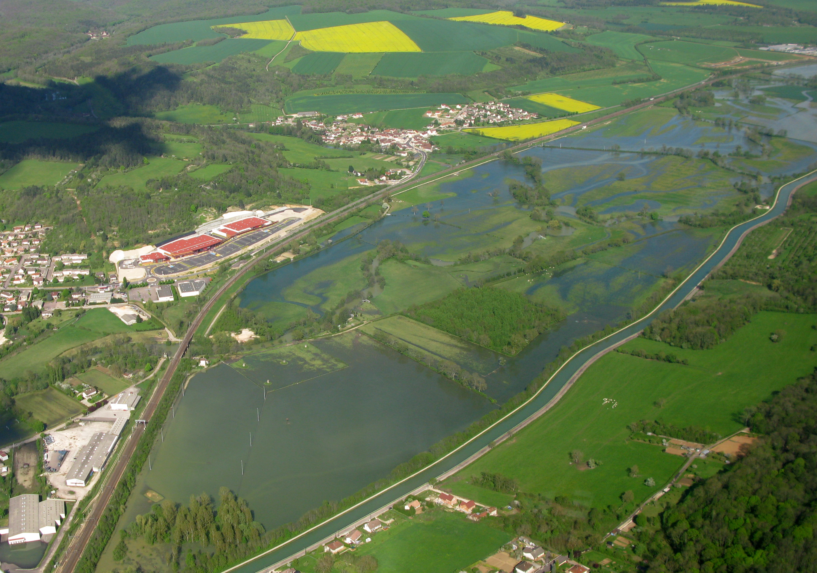 Crue de la Brenne, en mai 2013, à Montbard, est de la ville, en Côte d'Or